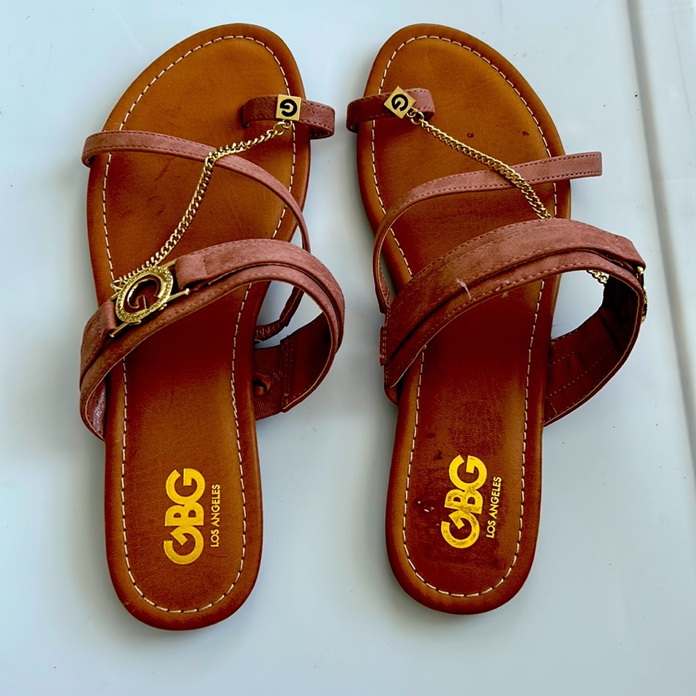 GBG Los Angeles Women's Leavi Chain Slide Sandals